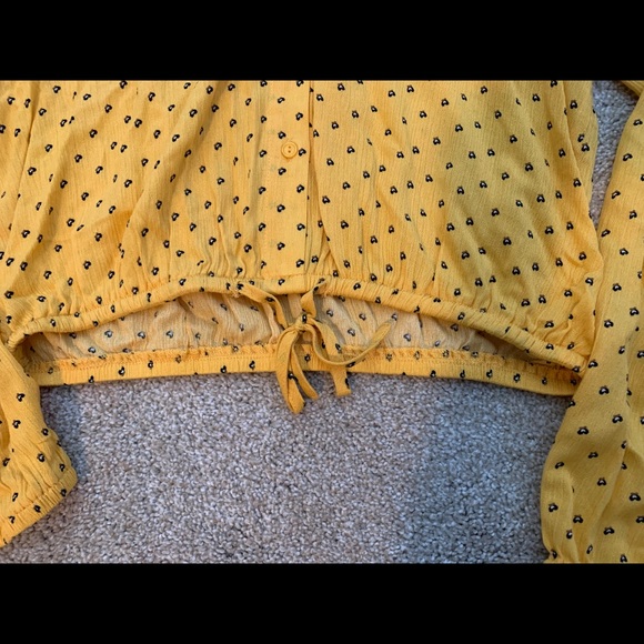 Collared/Cropped Blouse - Picture 2 of 3